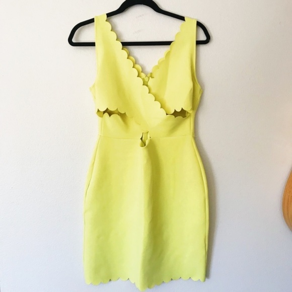 Sold!! TOPSHOP Cutout Scallop Edge Body-Con Dress - Picture 7 of 8